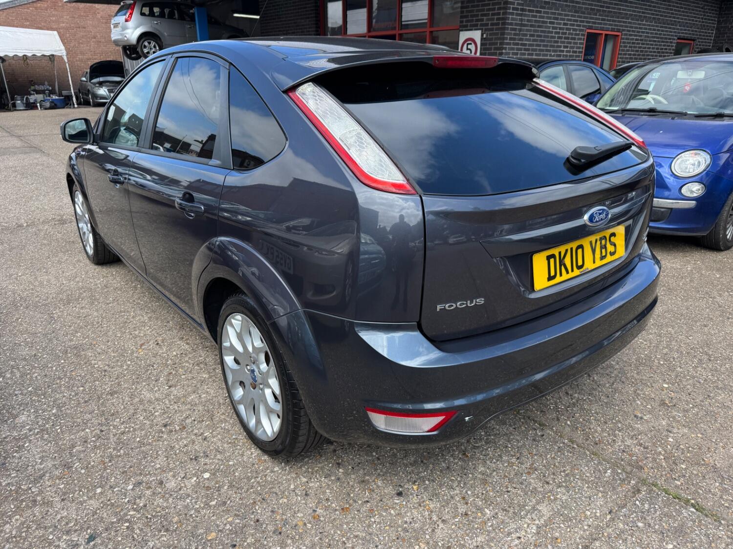 Used Ford Focus 2010 for sale - 76897051: Photo 4