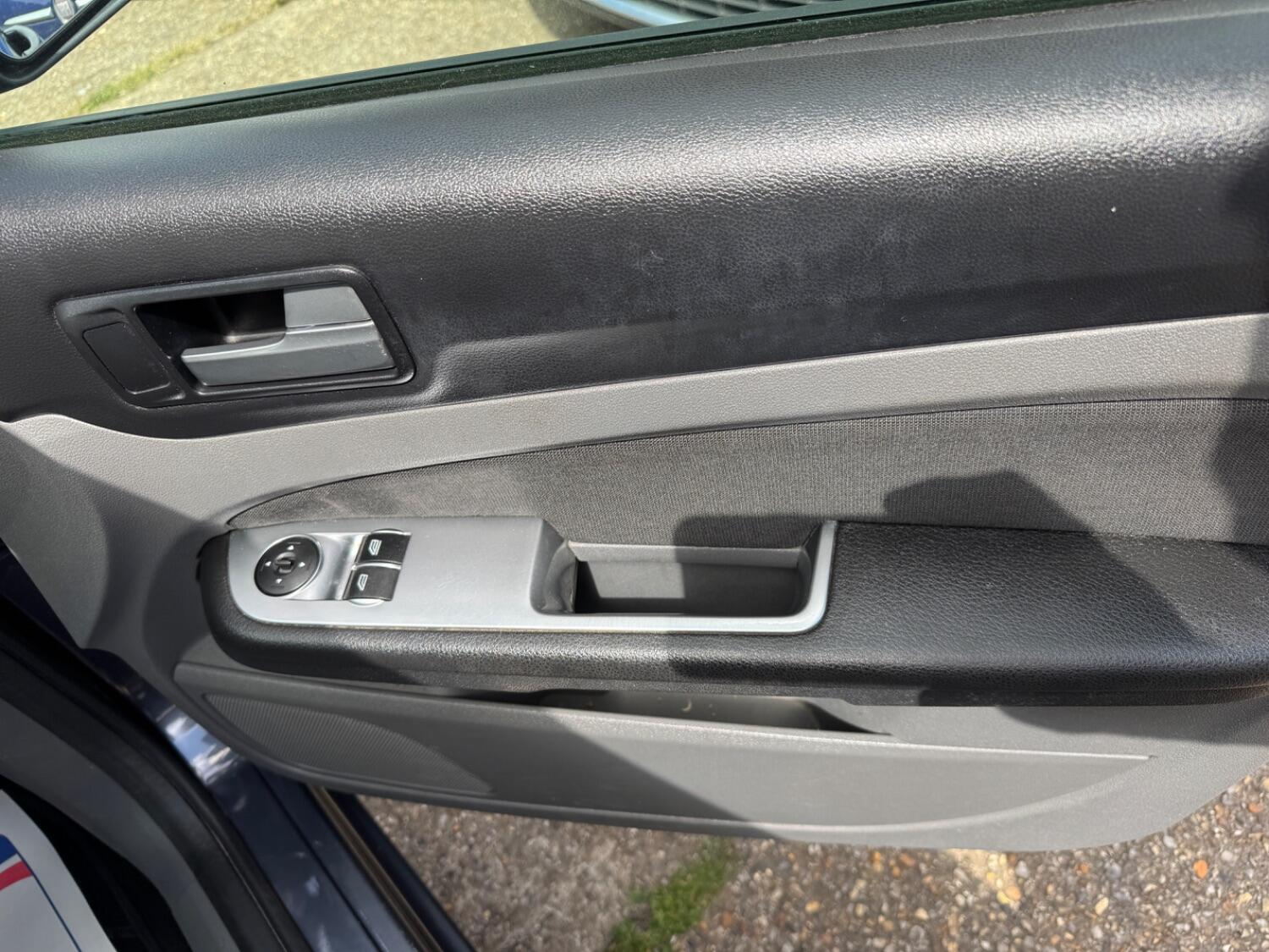 Used Ford Focus 2010 for sale - 76897051: Photo 9