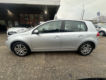 Used Volkswagen Golf 2010 for sale - 77241880: Photo