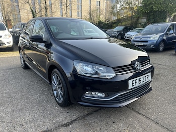 Used Volkswagen Polo 2015 for sale - 77508625: Photo
