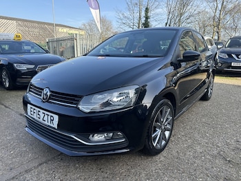 Used Volkswagen Polo 2015 for sale - 77508625: Photo