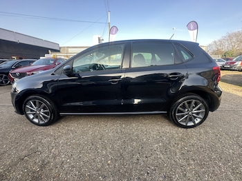 Used Volkswagen Polo 2015 for sale - 77508625: Photo