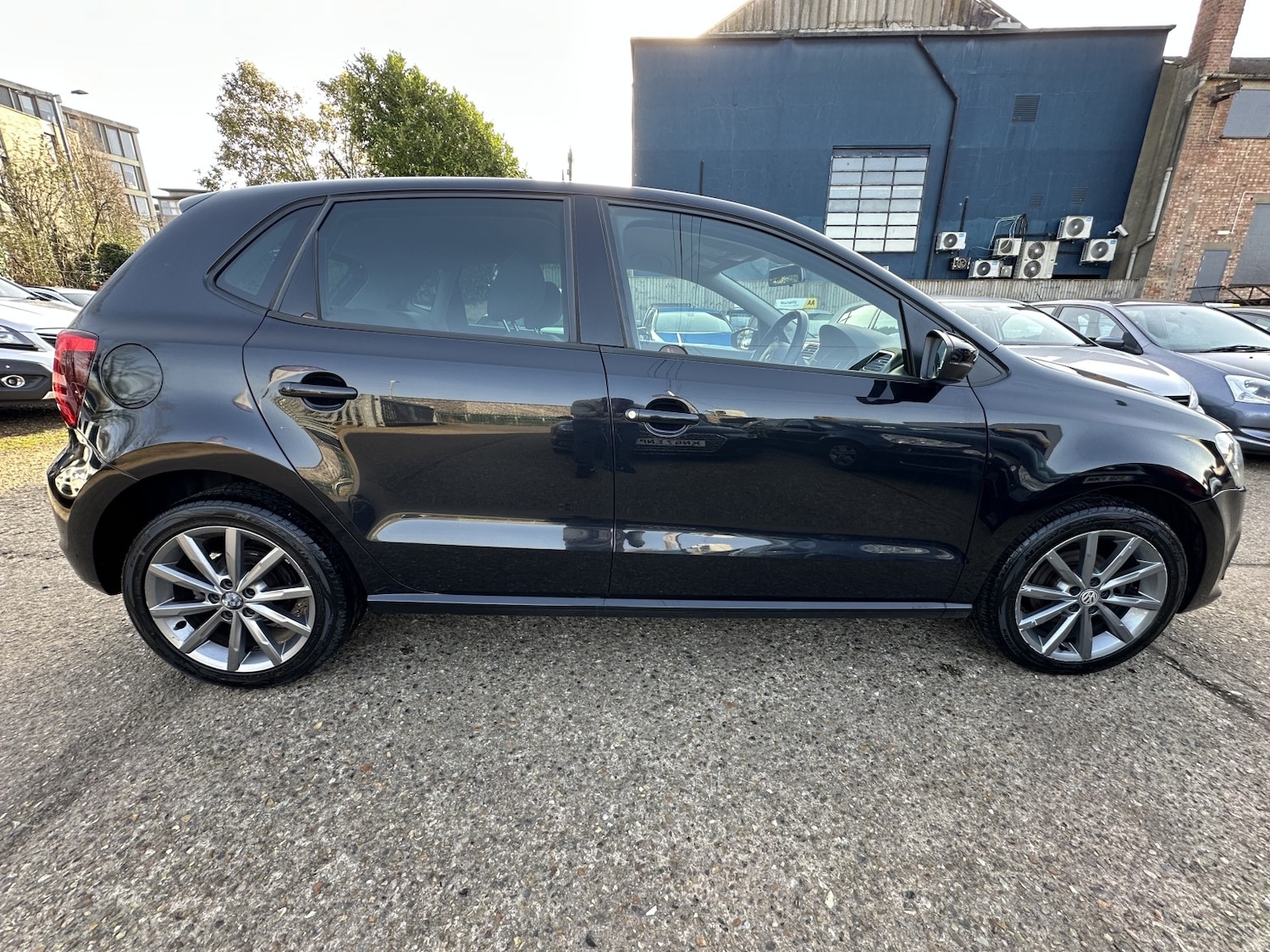 Used Volkswagen Polo 2015 for sale - 77508625: Photo 8