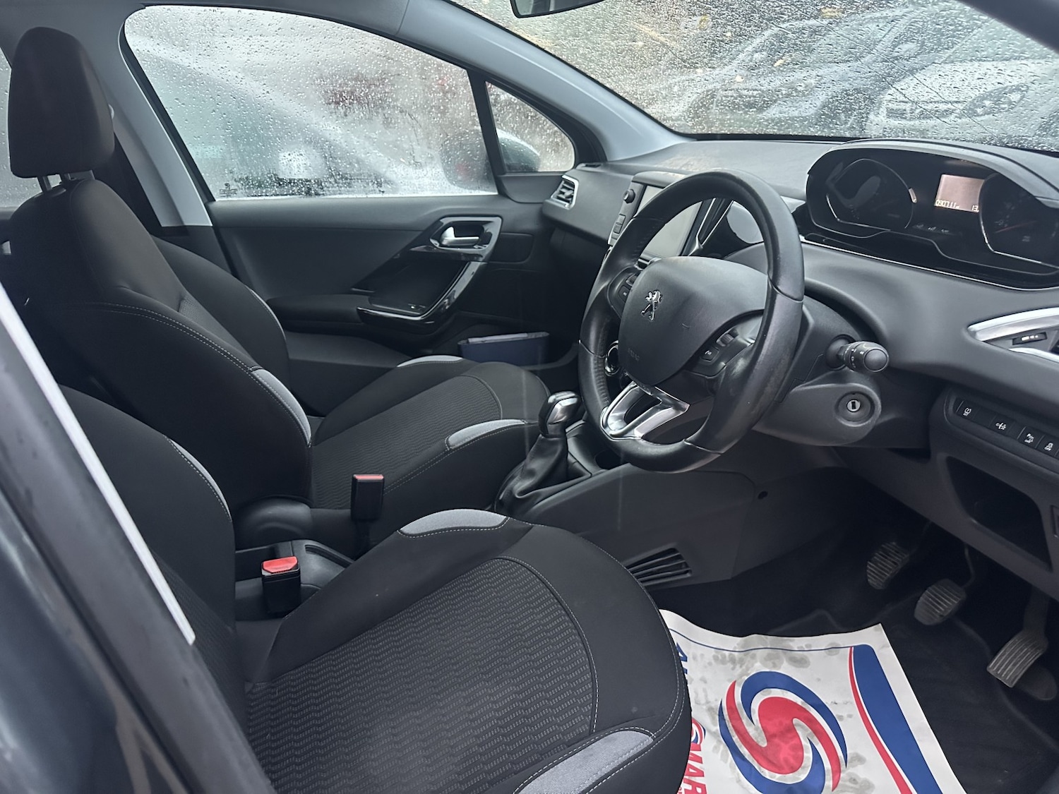 Used Peugeot 208 2014 for sale - 76666147: Photo 10