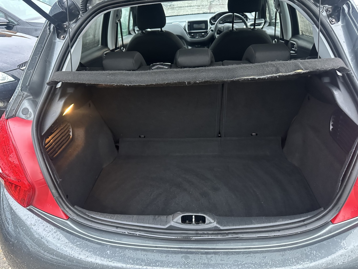 Used Peugeot 208 2014 for sale - 76666147: Photo 14