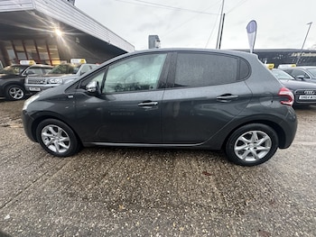 Used Peugeot 208 2014 for sale - 76666147: Photo