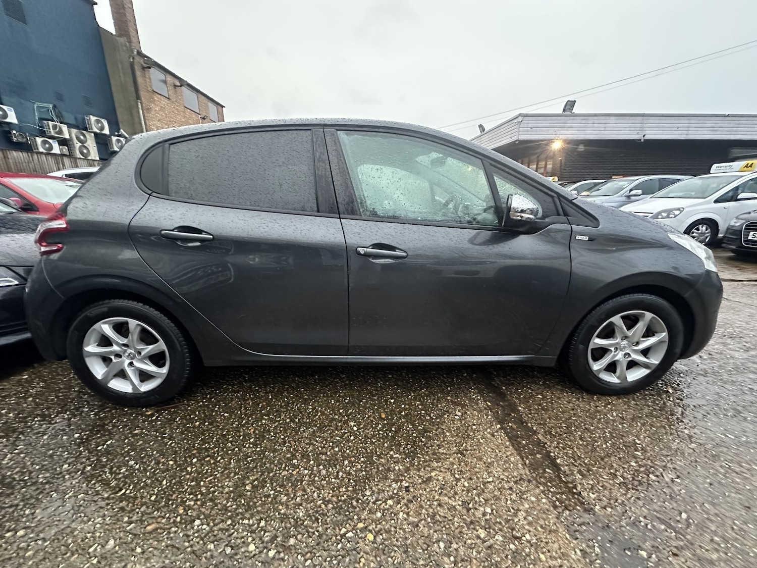Used Peugeot 208 2014 for sale - 76666147: Photo 8