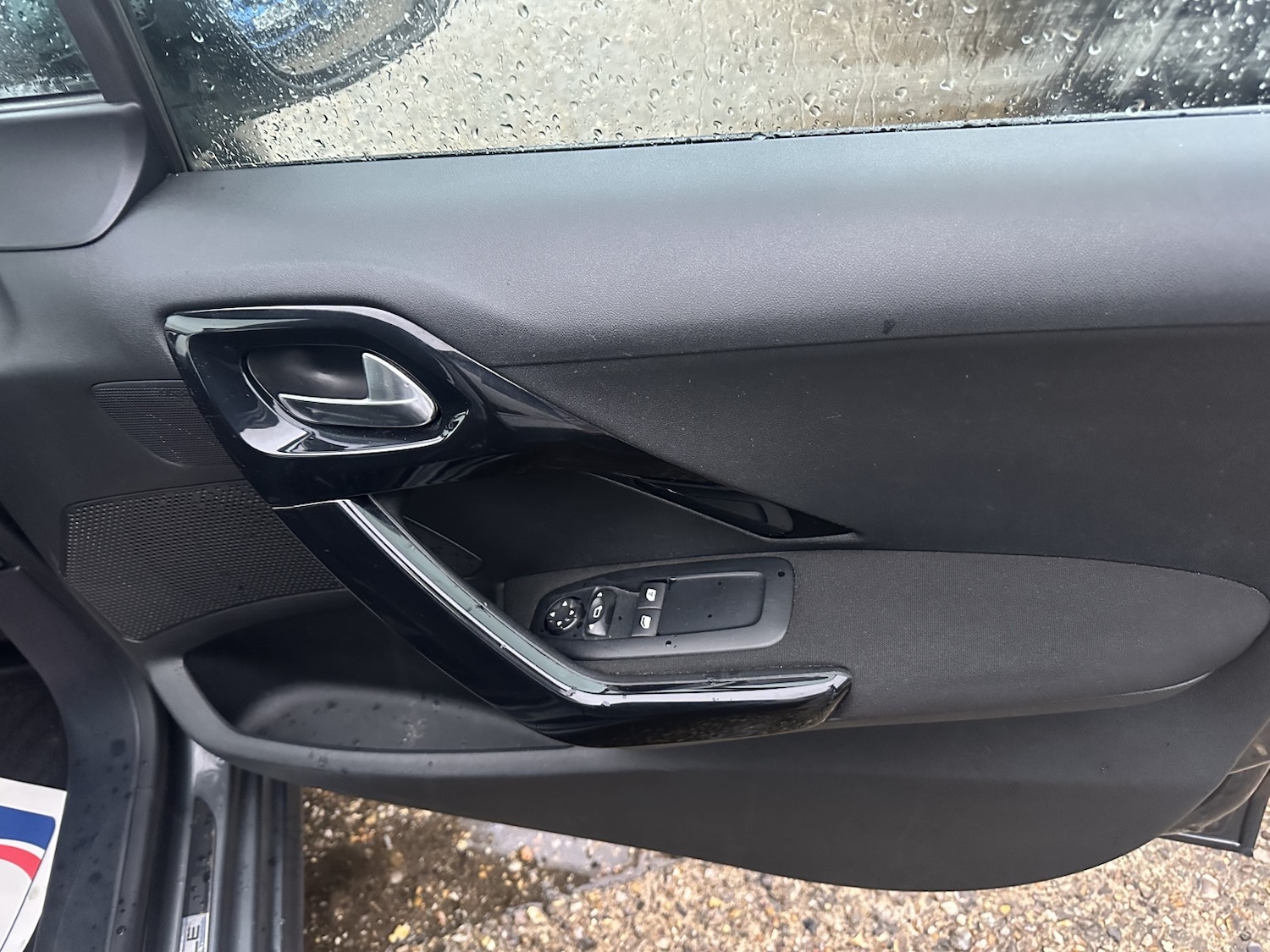 Used Peugeot 208 2014 for sale - 76666147: Photo 9