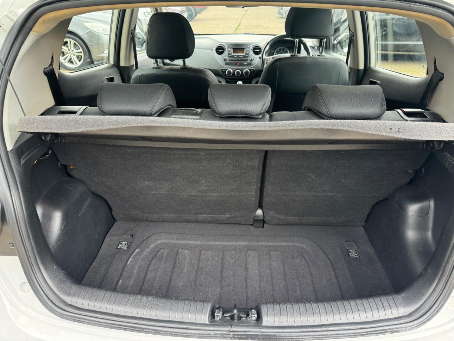 Used Hyundai i10 2019 for sale - 76794329: Photo 14