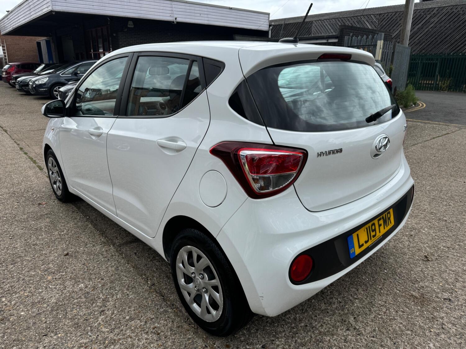 Used Hyundai i10 2019 for sale - 76794329: Photo 5