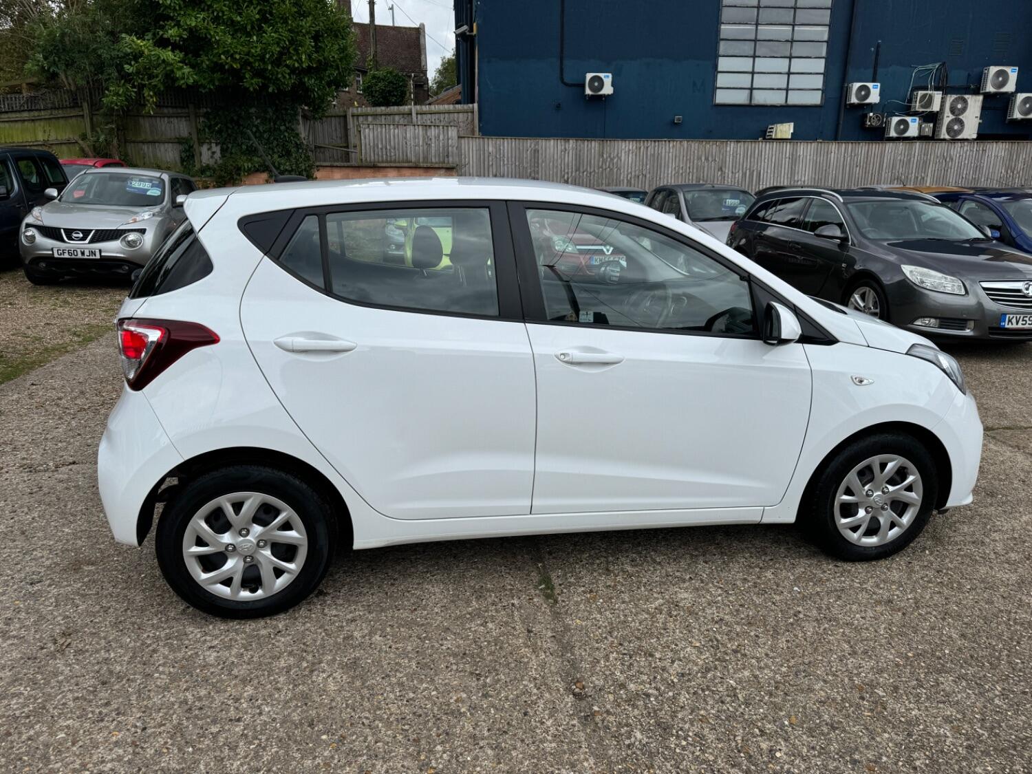 Used Hyundai i10 2019 for sale - 76794329: Photo 9