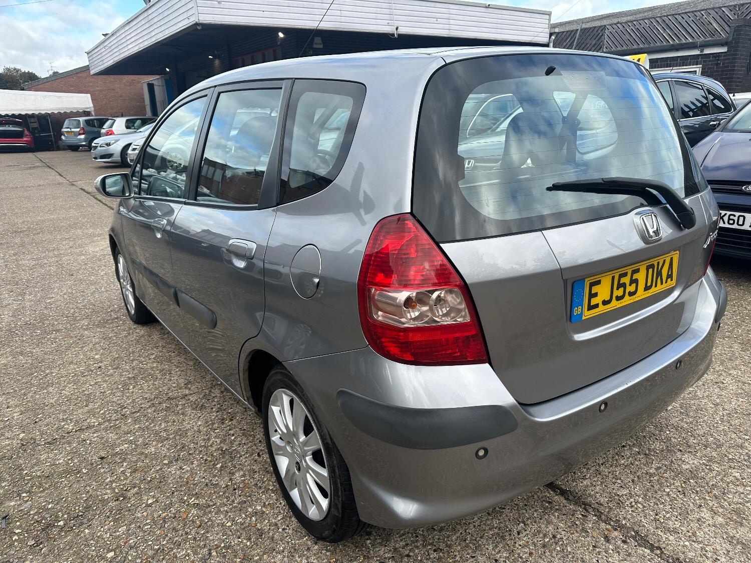Used Honda Jazz 2005 for sale - 76164493: Photo 5