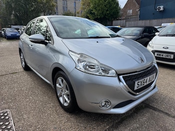 Peugeot - 208