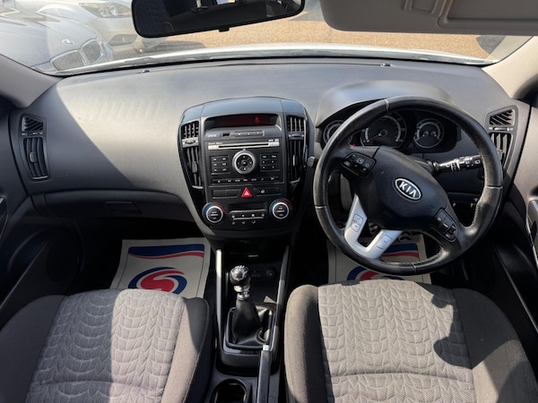 Used Kia Ceed 2010 for sale - 75244925: Photo 8