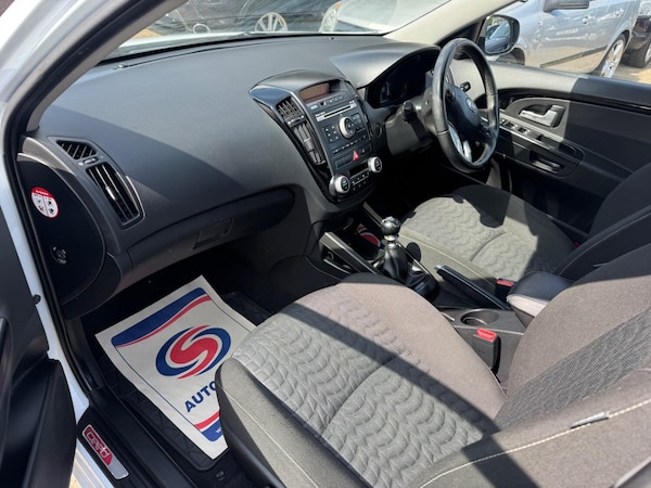 Used Kia Ceed 2010 for sale - 75244925: Photo 9