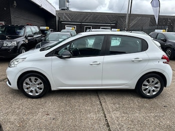Used Peugeot 208 2015 for sale - 75779305: Photo