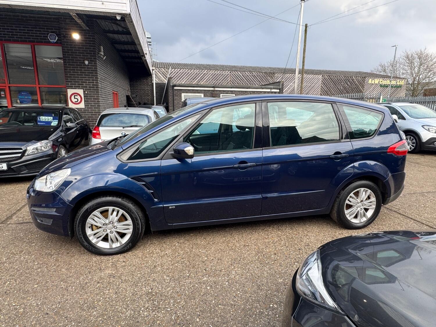 Used Ford S-Max 2010 for sale - 76794310: Photo 2