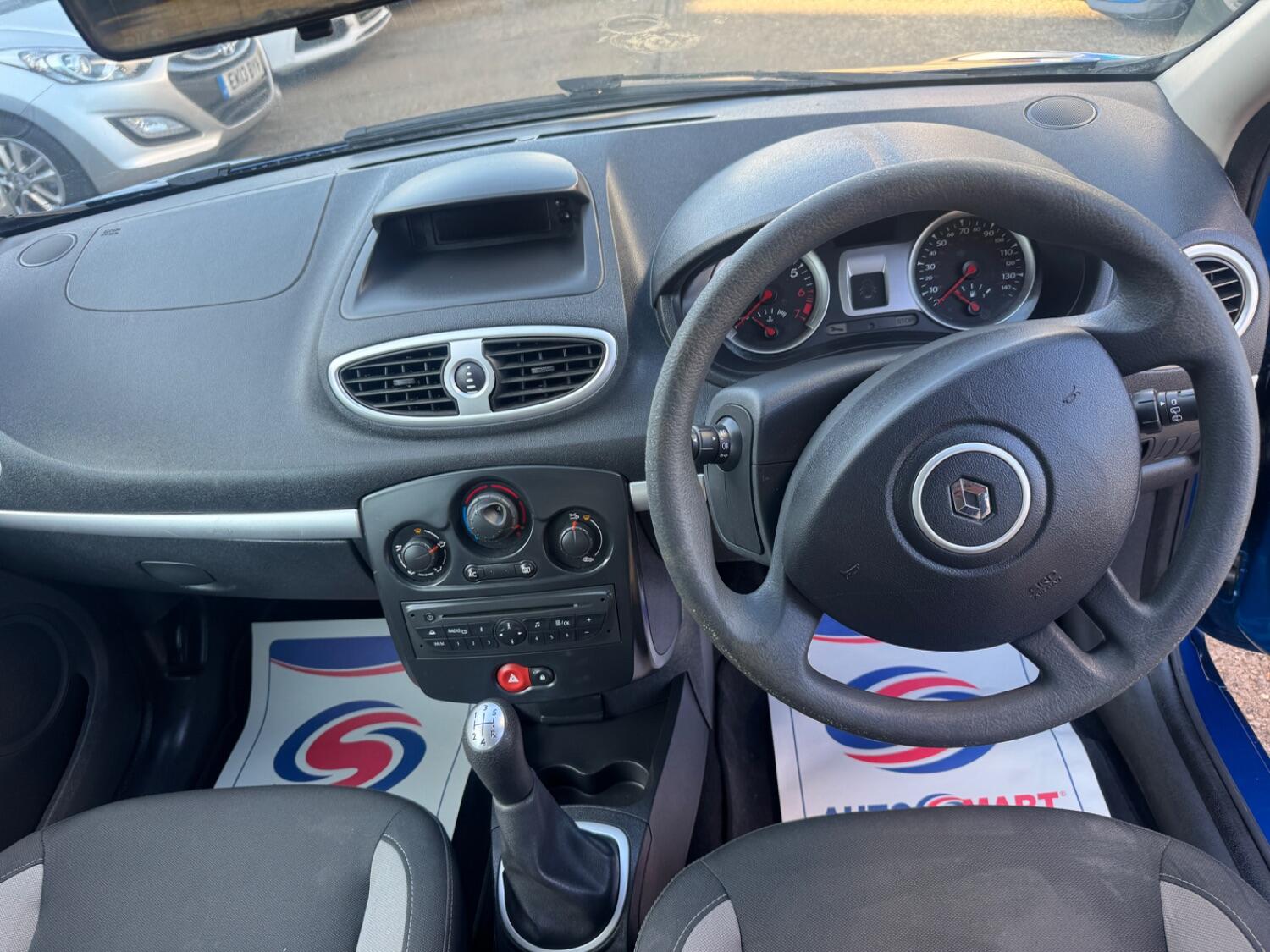 Used Renault Clio 2010 for sale - 76225274: Photo 11