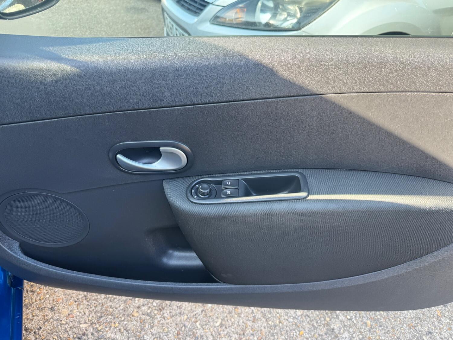 Used Renault Clio 2010 for sale - 76225274: Photo 12