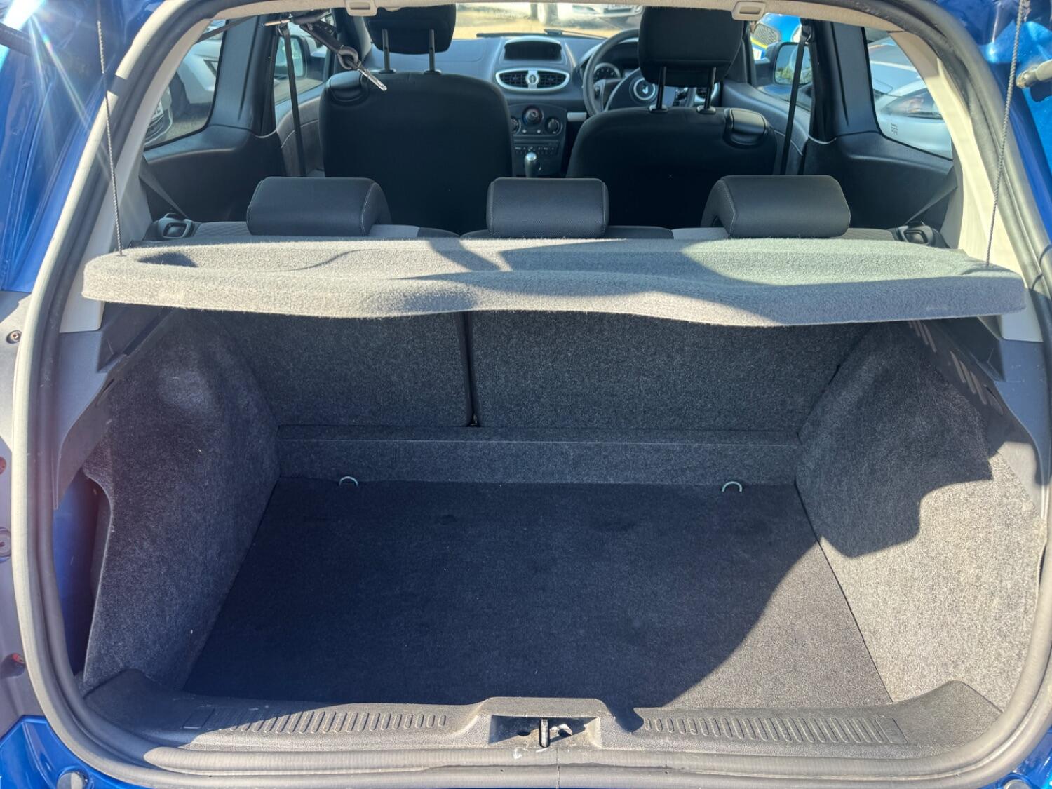 Used Renault Clio 2010 for sale - 76225274: Photo 14