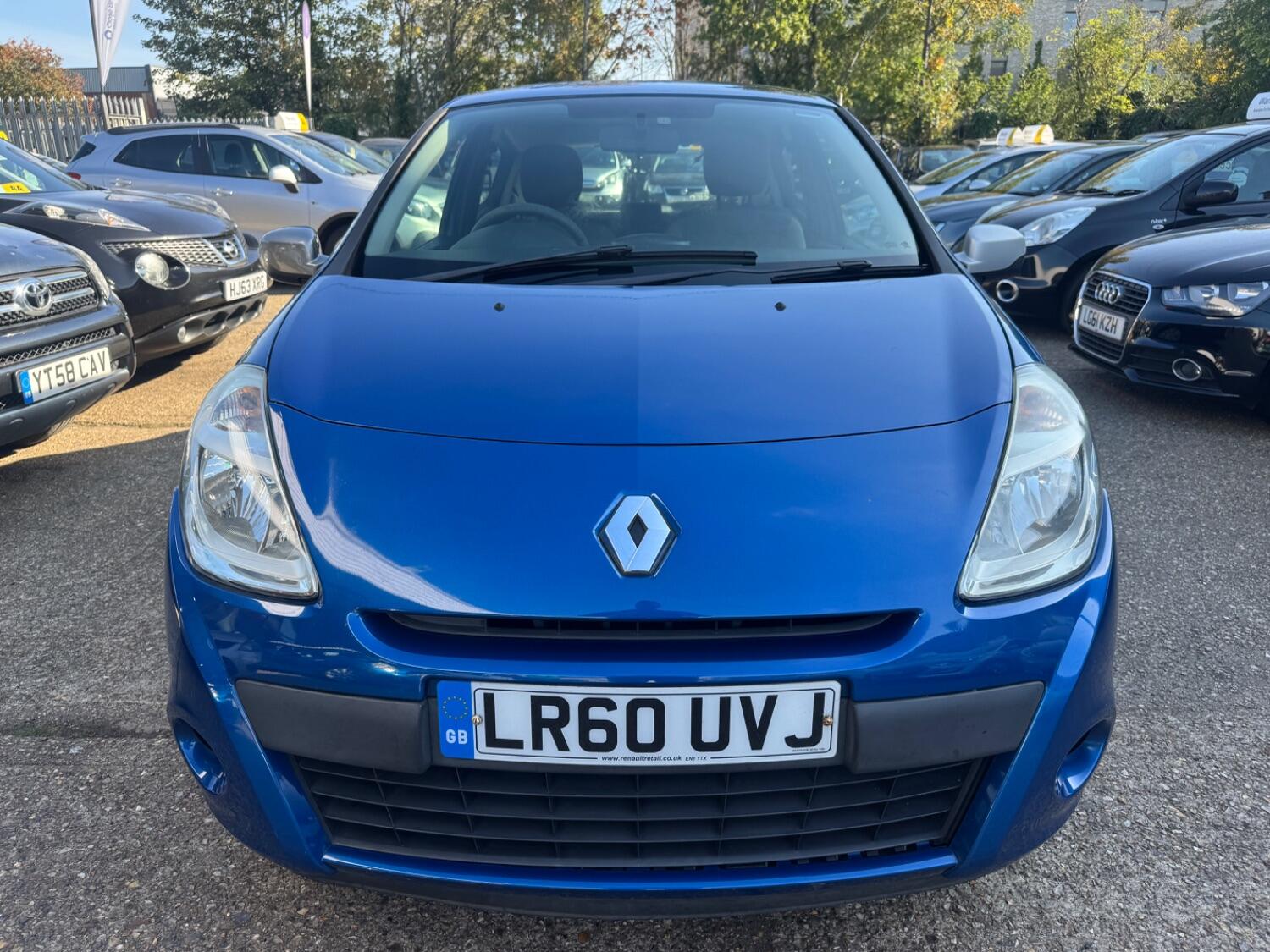 Used Renault Clio 2010 for sale - 76225274: Photo 2