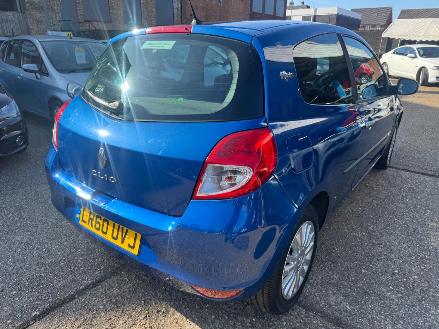 Used Renault Clio 2010 for sale - 76225274: Photo 3