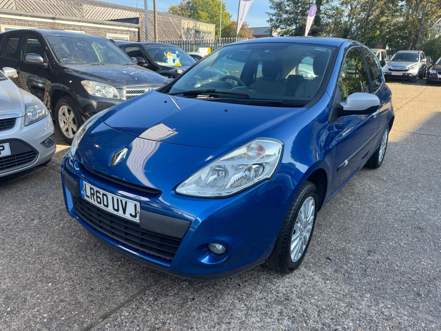 Used Renault Clio 2010 for sale - 76225274: Photo 4