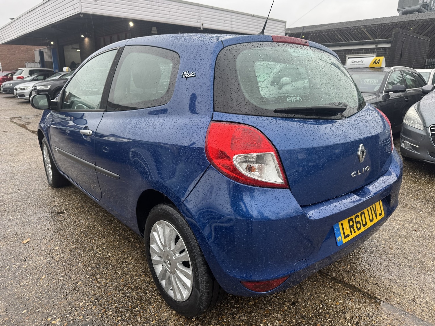 Used Renault Clio 2010 for sale - 76225274: Photo 5