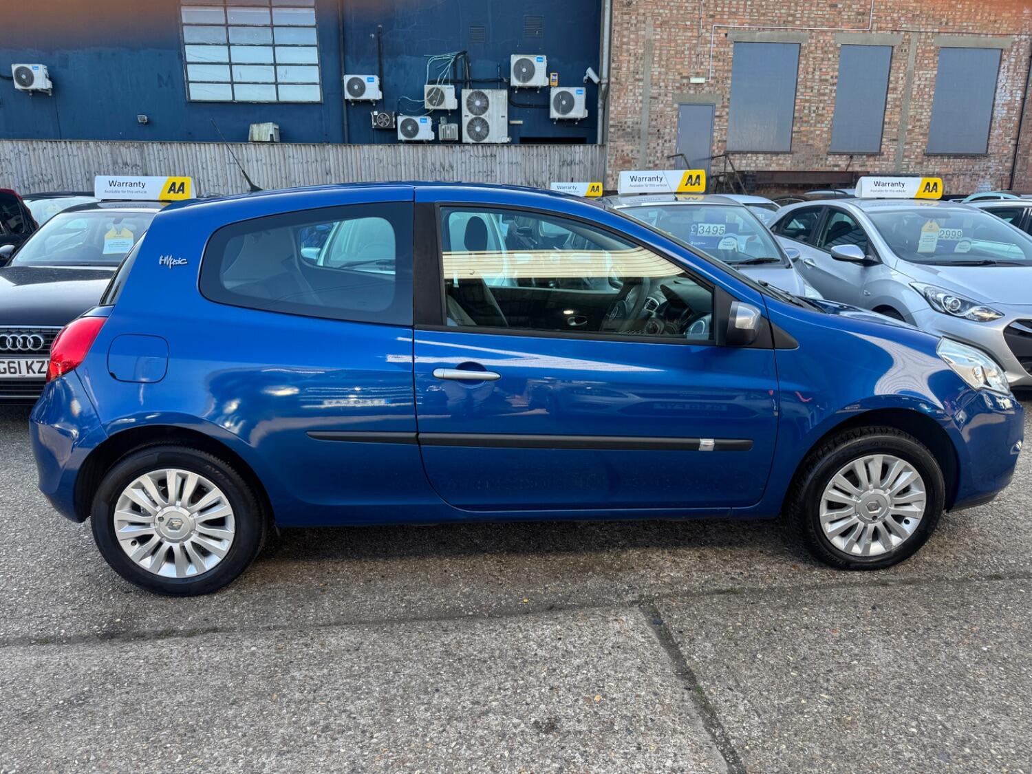 Used Renault Clio 2010 for sale - 76225274: Photo 6