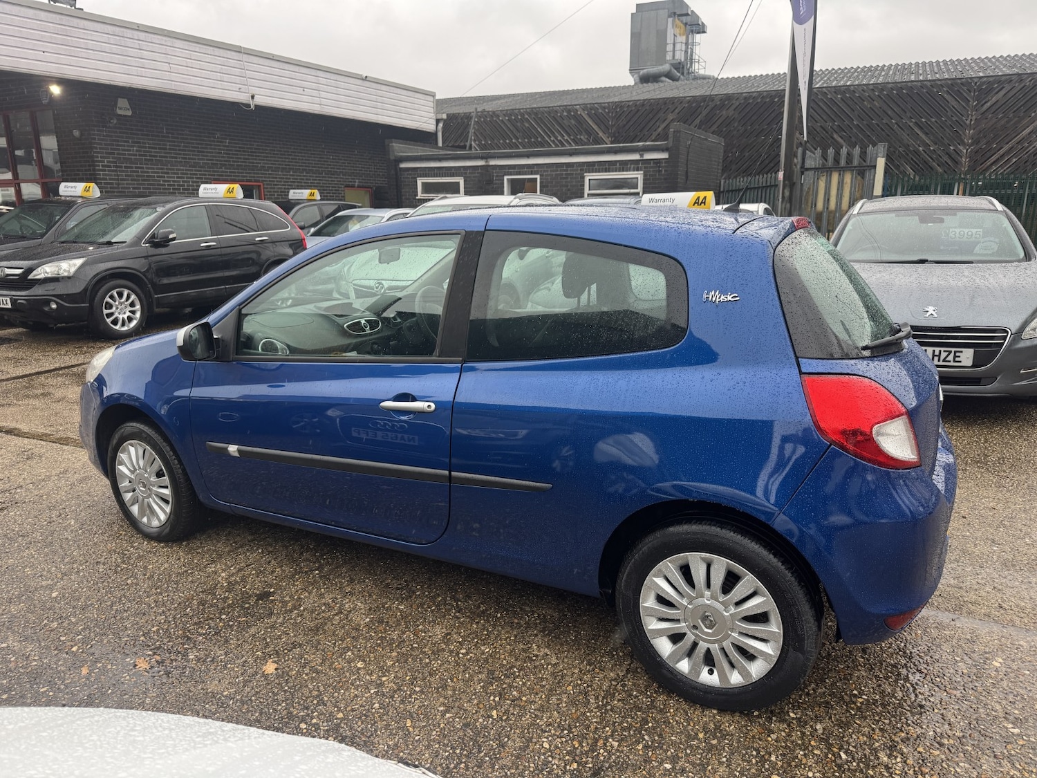 Used Renault Clio 2010 for sale - 76225274: Photo 8