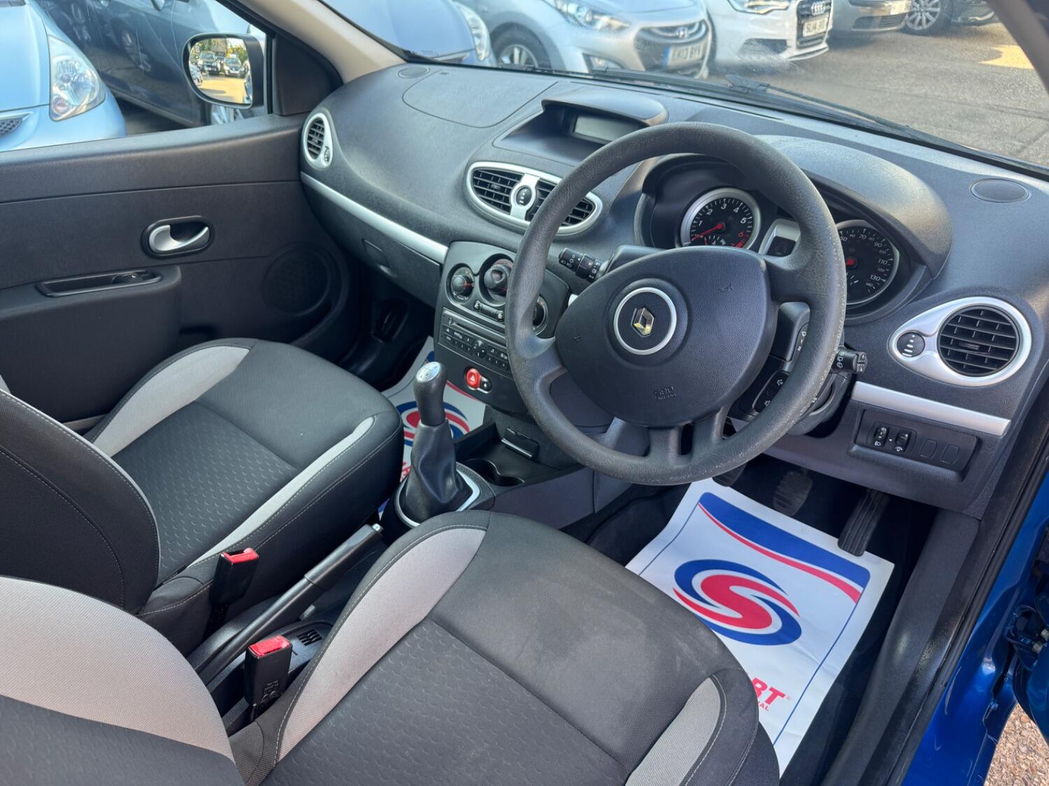 Used Renault Clio 2010 for sale - 76225274: Photo 9