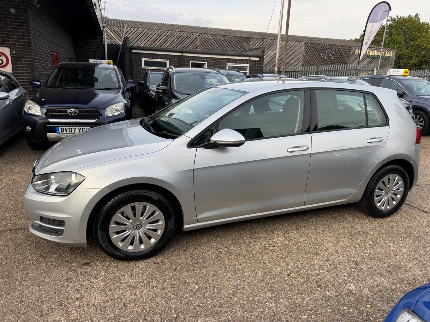 Used Volkswagen Golf 2013 for sale - 76107323: Photo 4