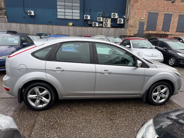 Used Ford Focus 2010 for sale - 74093610: Photo 8