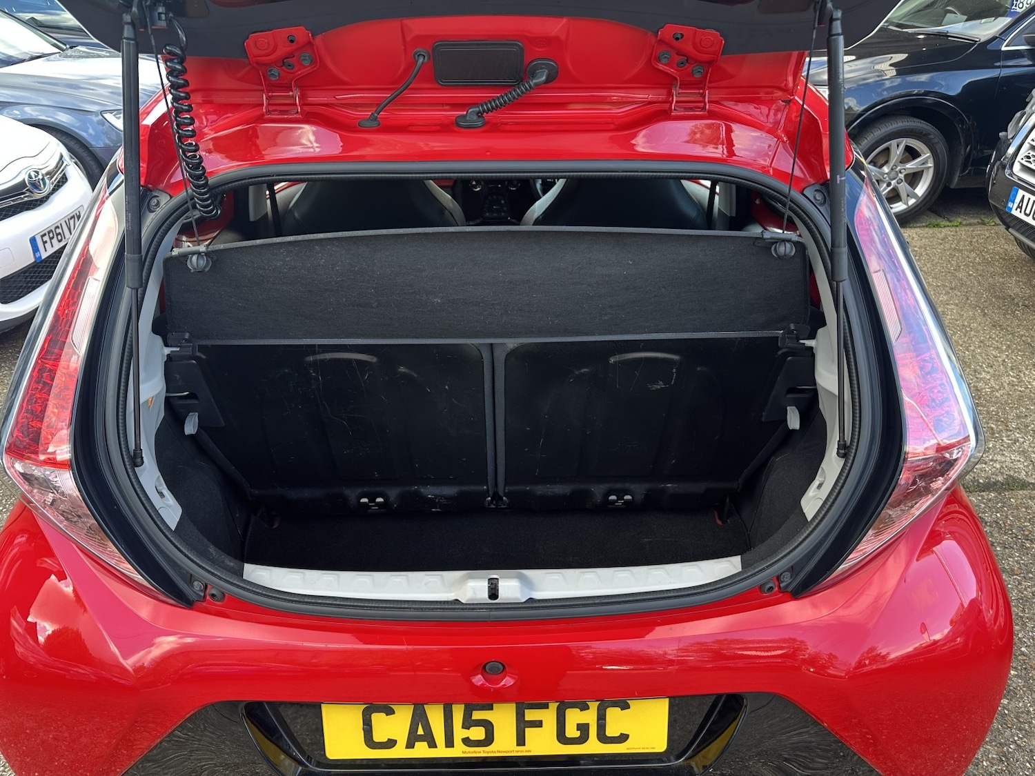 Used Toyota AYGO 2015 for sale - 76369301: Photo 13