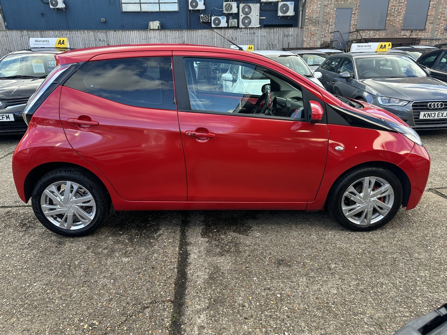 Used Toyota AYGO 2015 for sale - 76369301: Photo 8