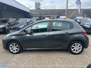 Used Peugeot 208 2016 for sale - 75718399: Photo