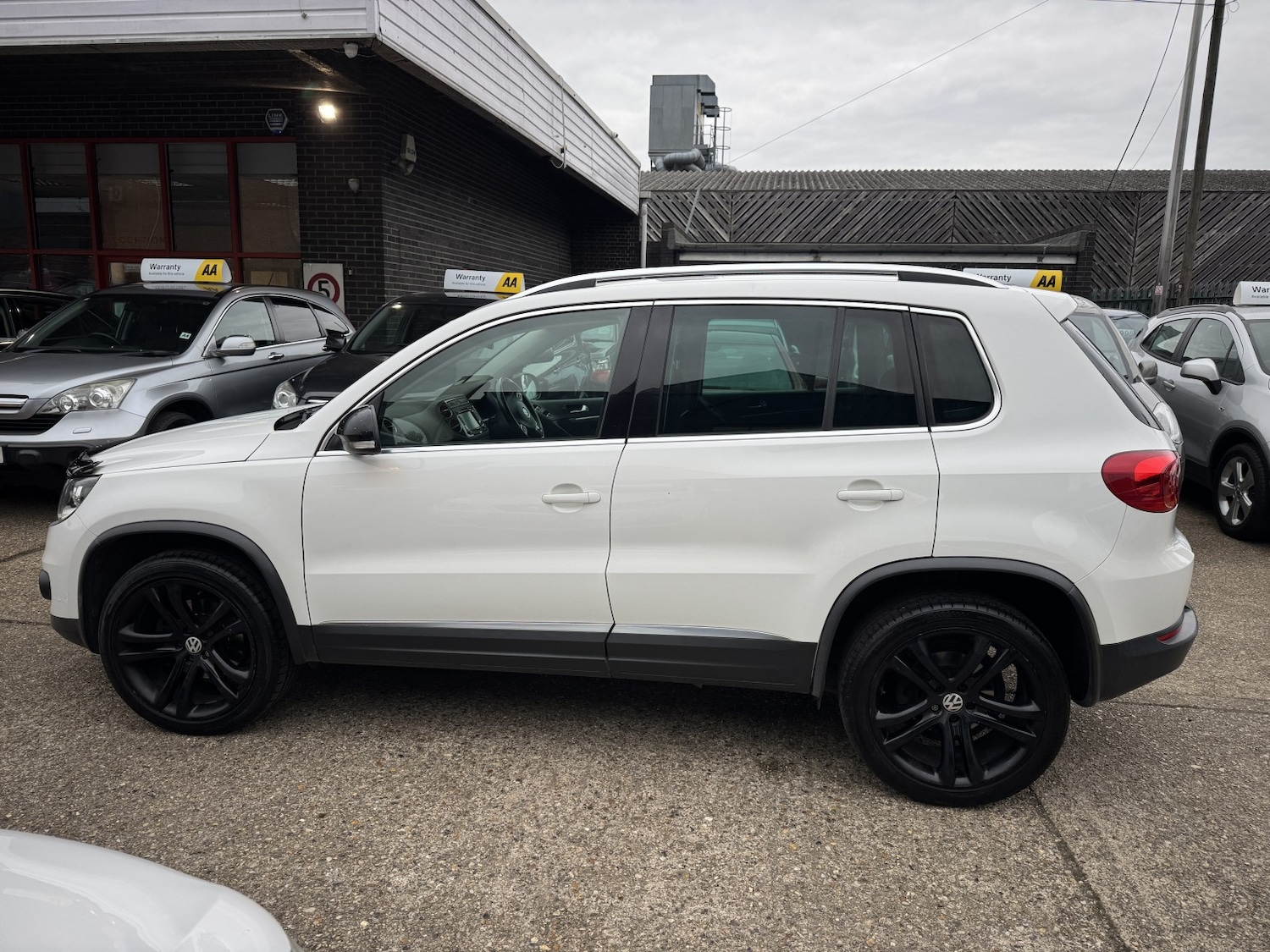 Used Volkswagen Tiguan 2012 for sale - 76784957: Photo 4