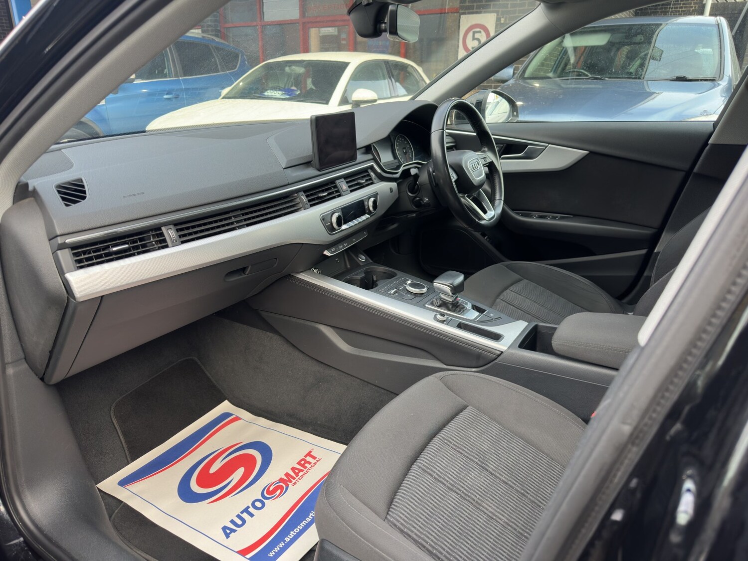 Used Audi A4 Avant 2017 for sale - 77357370: Photo 12