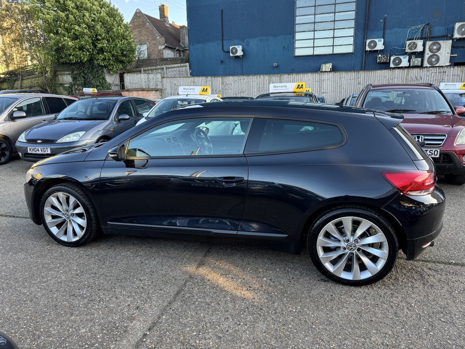 Used Volkswagen Scirocco 2011 for sale - 78038987: Photo 2