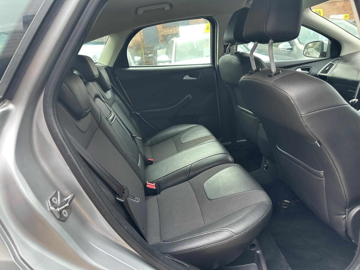 Used Ford Focus 2011 for sale - 76225263: Photo 13