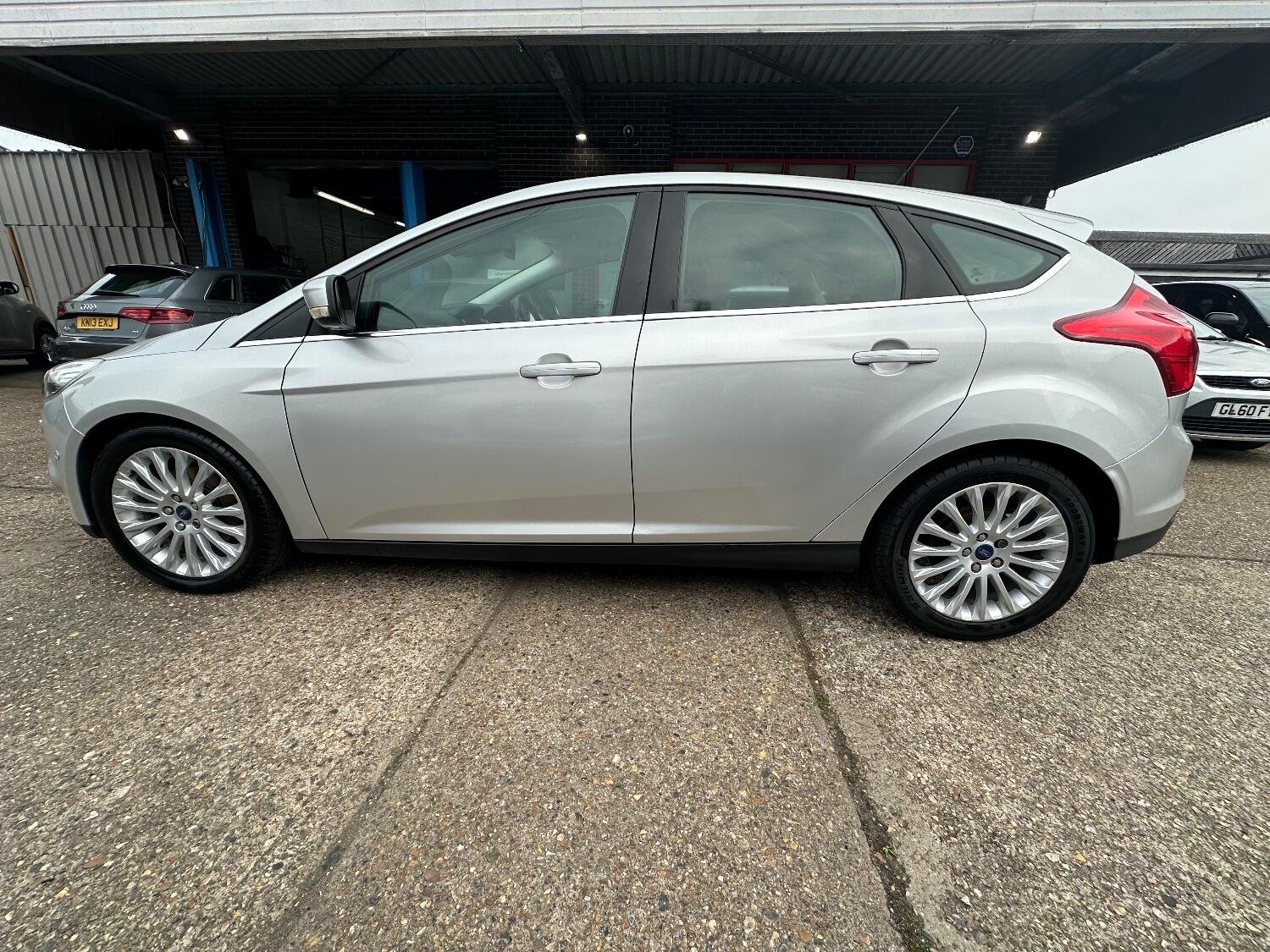 Used Ford Focus 2011 for sale - 76225263: Photo 4