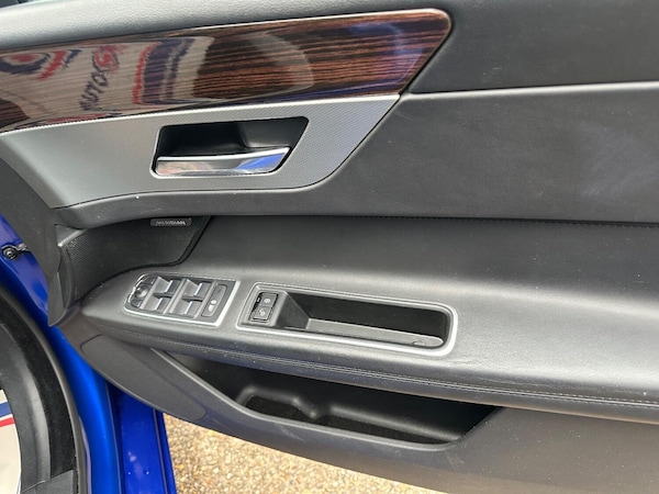 Used Jaguar XF 2017 for sale - 76262953: Photo 9