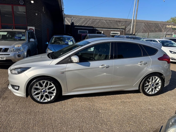 Used Ford Focus 2017 for sale - 74813637: Photo 3