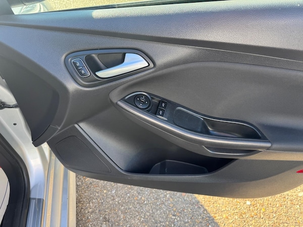 Used Ford Focus 2017 for sale - 74813637: Photo 9
