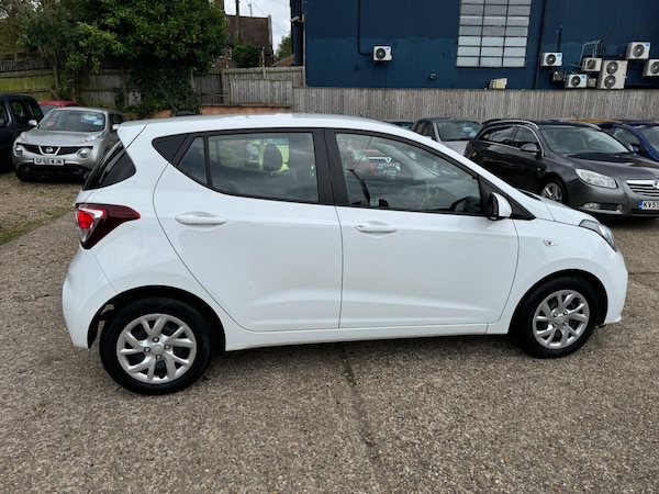 Used Hyundai i10 2019 for sale - 74685832: Photo 9
