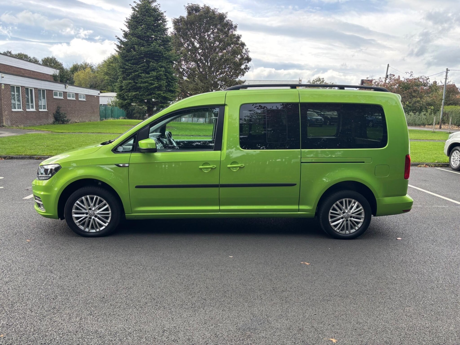 Used Volkswagen Caddy Maxi Life 2019 for sale - 76996373: Photo 4