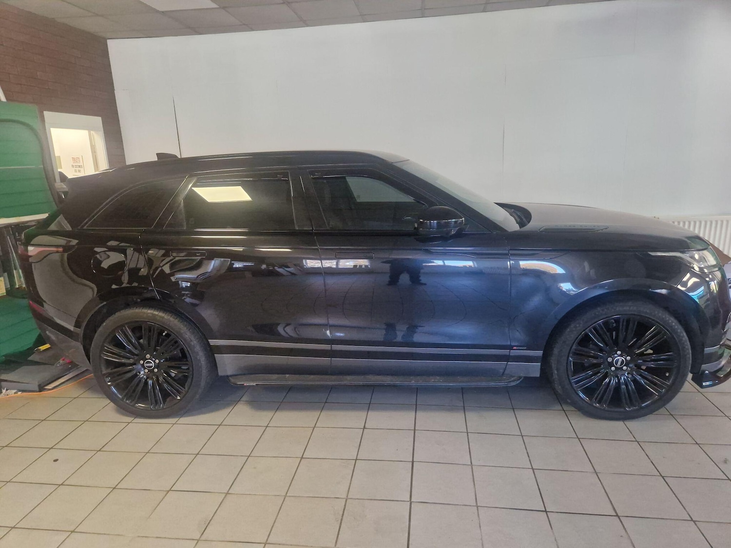 Used Land Rover Range Rover Velar 2018 for sale - 76377962: Photo 2