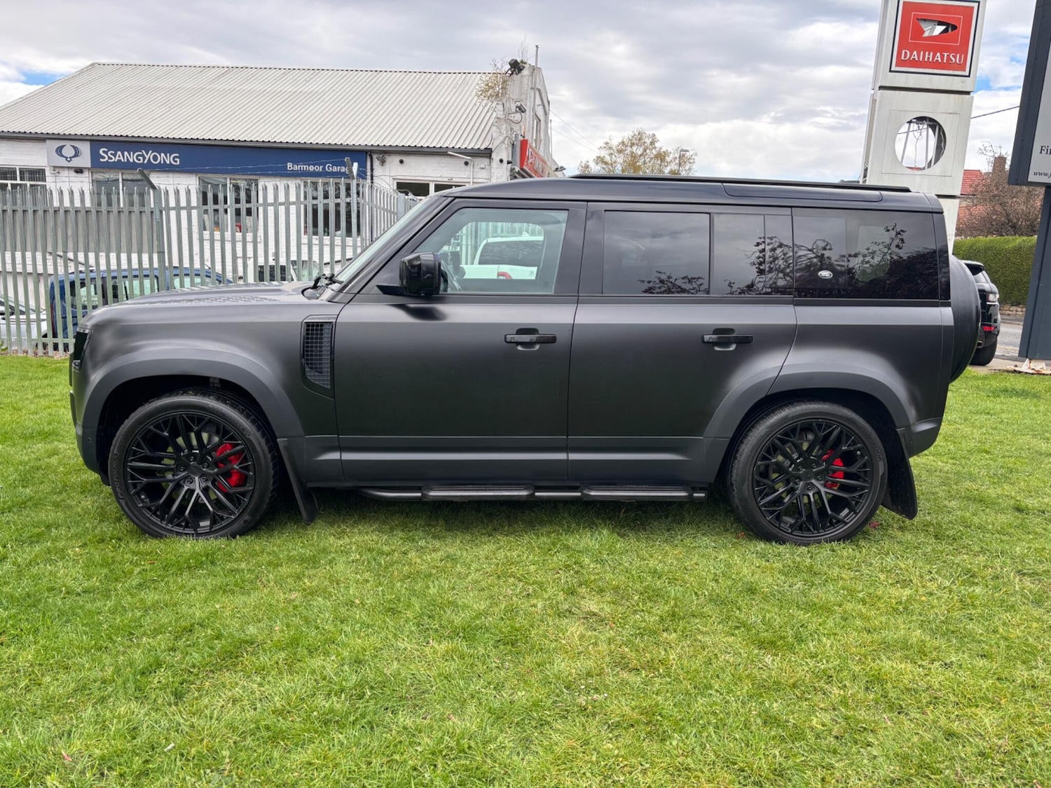 Used Land Rover Defender 110 for sale - 78215107: Photo 4