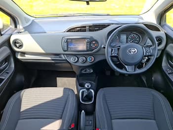 Used Toyota Yaris 2019 for sale - 79647616: Photo