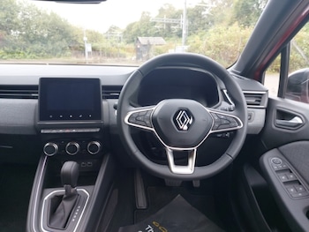 Used Renault Clio 2024 for sale - 76052044: Photo 2
